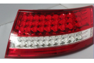 Задние фонари на Audi A6L красно-белые